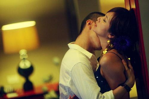 王智吻戏床戏,王智演绎激情吻戏床戏，情感纠葛引观众热议