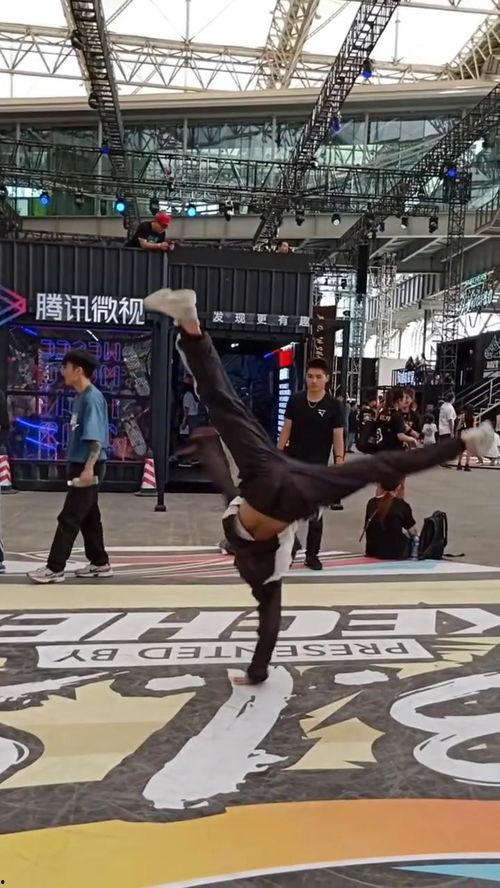 高难度街舞视频,揭秘高难度街舞视频背后的热血与汗水